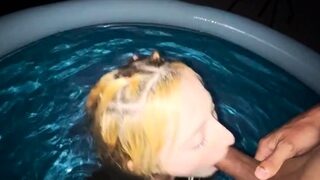 HERMOSA RUBIA PERDIDA ES LLEVADA A CASA DE EXTRAÑO